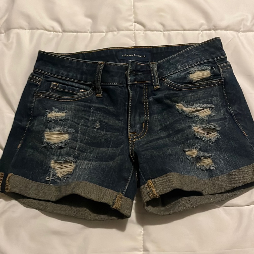 Aeropostale low rise jean shorts, like new, in good quality